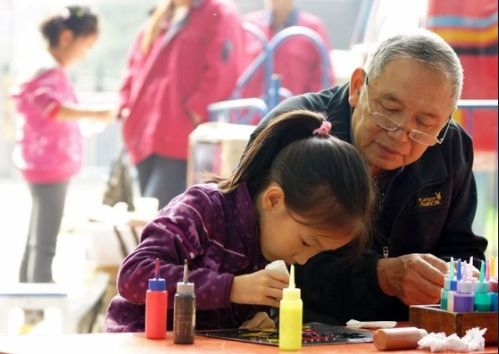 高学历爷爷遇小学难题 辅导孙女被小猫分鱼难住，引教育局关注